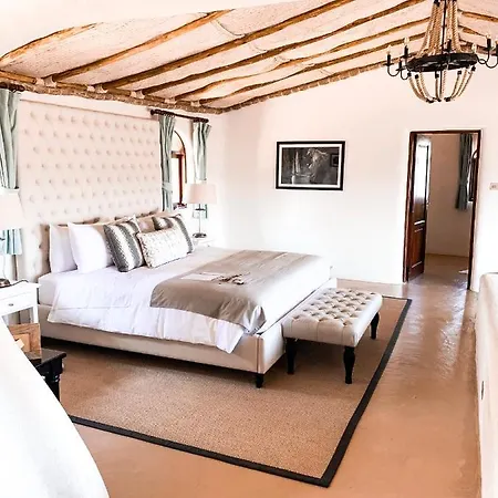 Olarro Plains Villa Maasai Mara Exterior photo